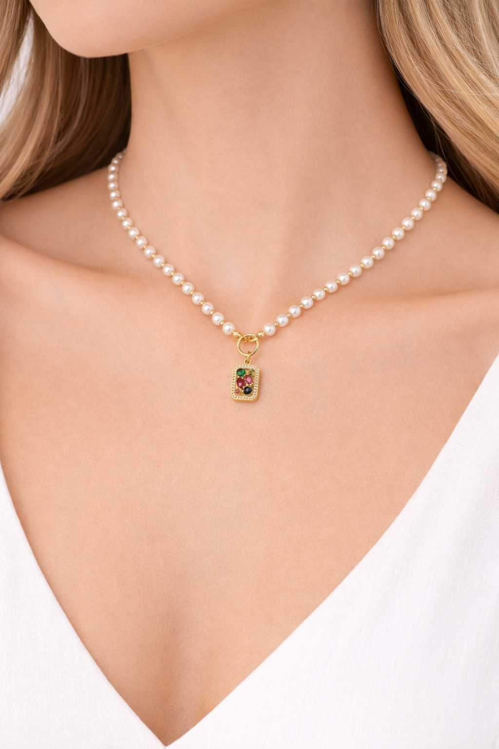 Perlenkette mit buntem Anhänger